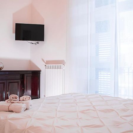 Апартаменти Luxury Bnb Pisacane Барі Екстер'єр фото