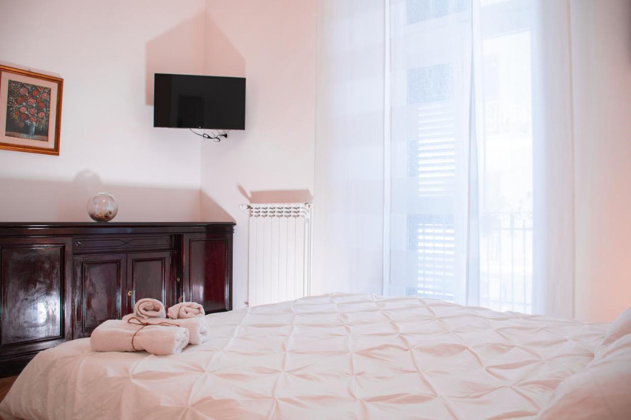 Апартаменти Luxury Bnb Pisacane Барі Екстер'єр фото